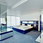 La Strada 4*