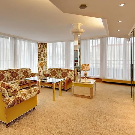 La Strada 4*